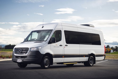 17 Seater Luxury Coach